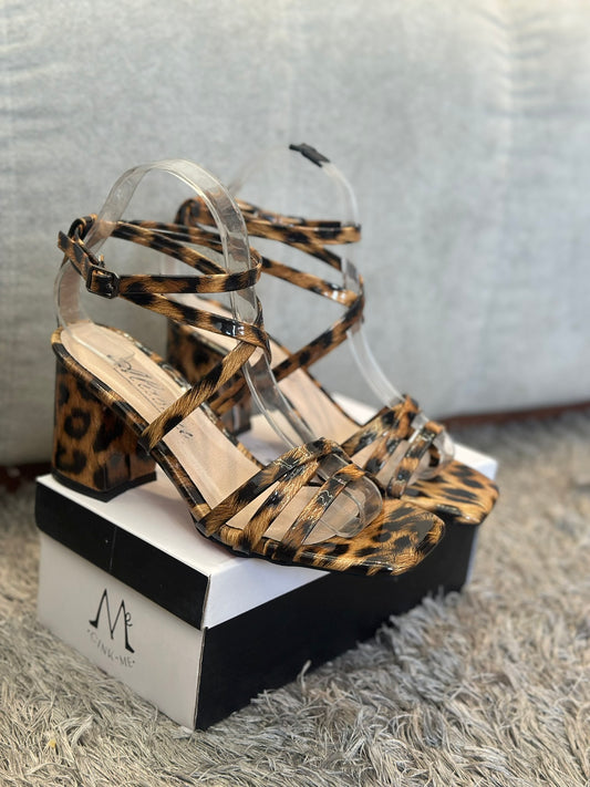 Sandales à Talon Carré – Style & Confort