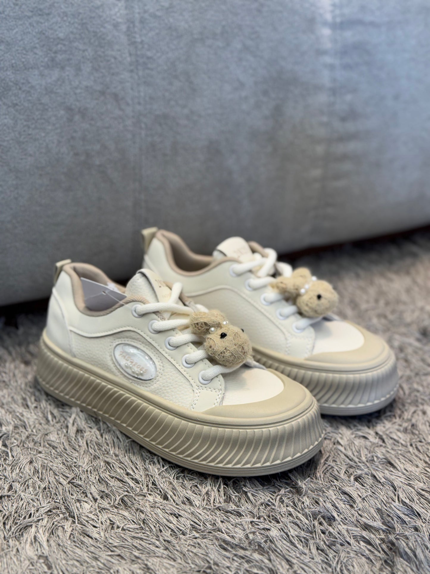 Baskets Blanches avec Détail Ours en Peluche