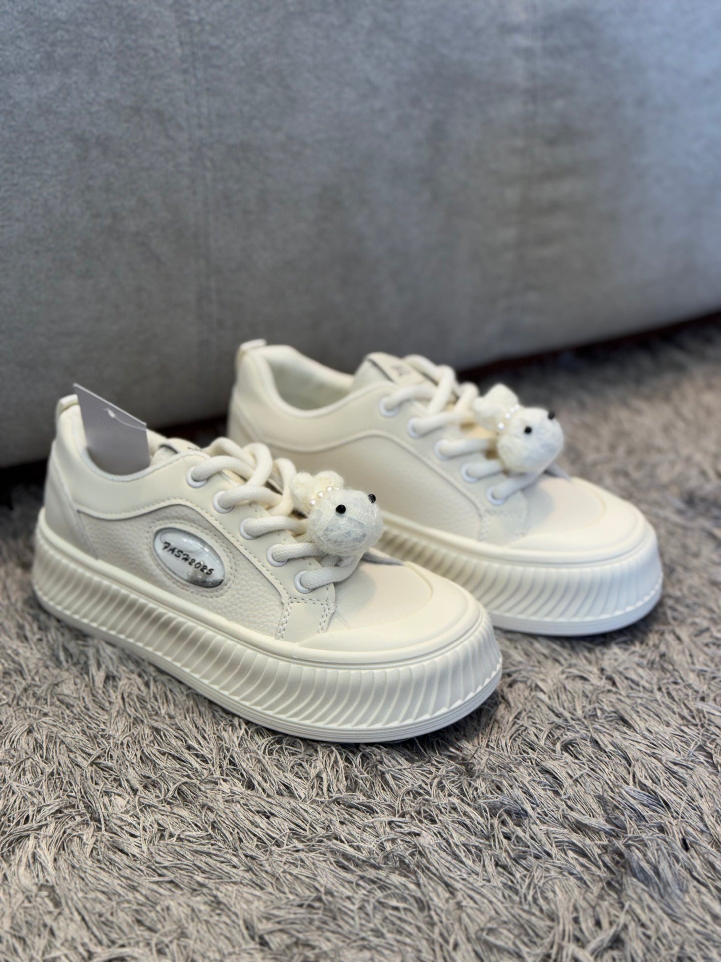 Baskets Blanches avec Détail Ours en Peluche