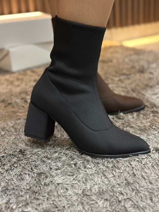 Boots Chic en Tissu Stretch – Noir & Marron