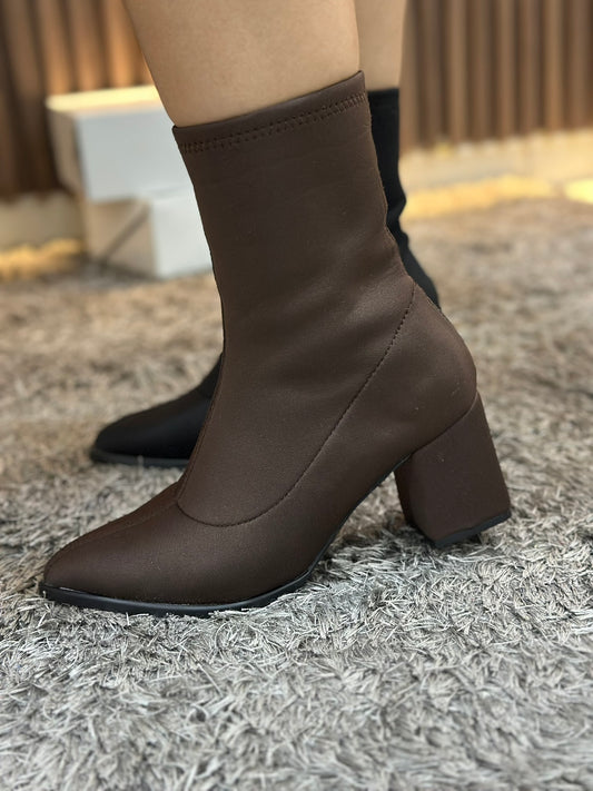 Boots Chic en Tissu Stretch – Noir & Marron