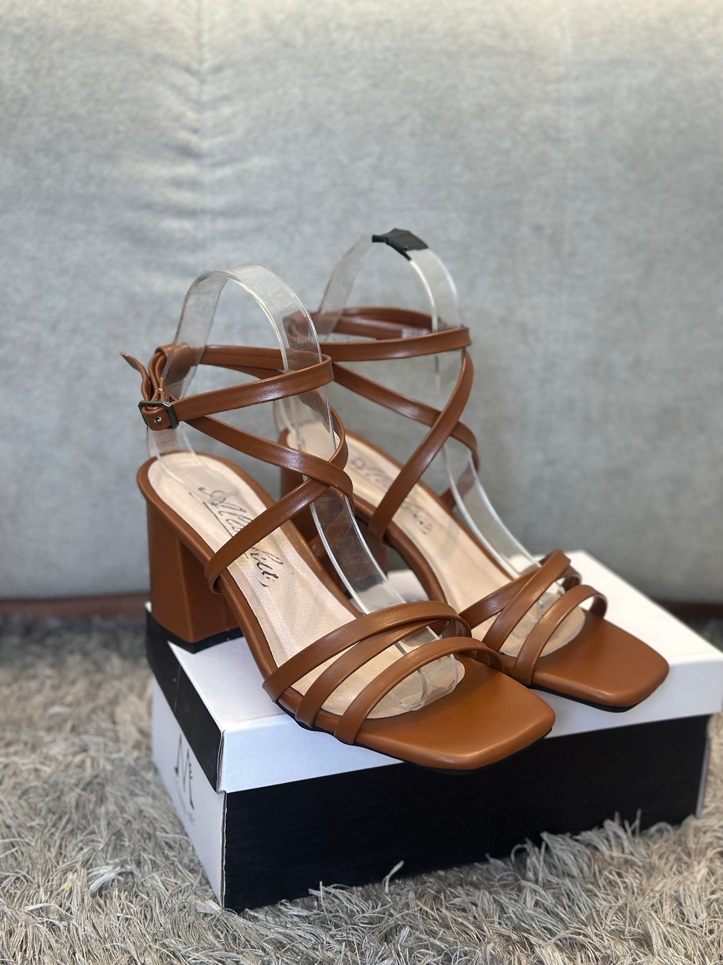 Sandales à Talon Carré – Style & Confort