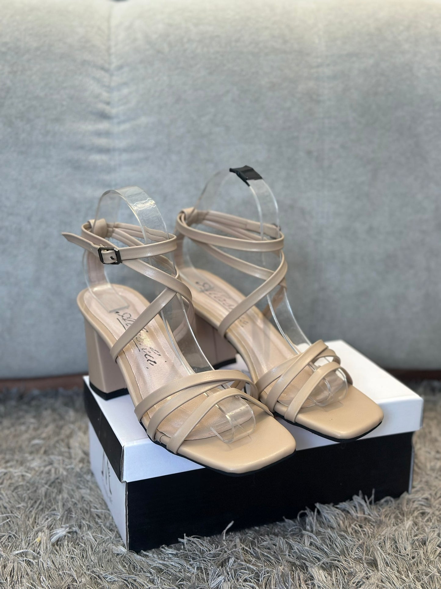 Sandales à Talon Carré – Style & Confort