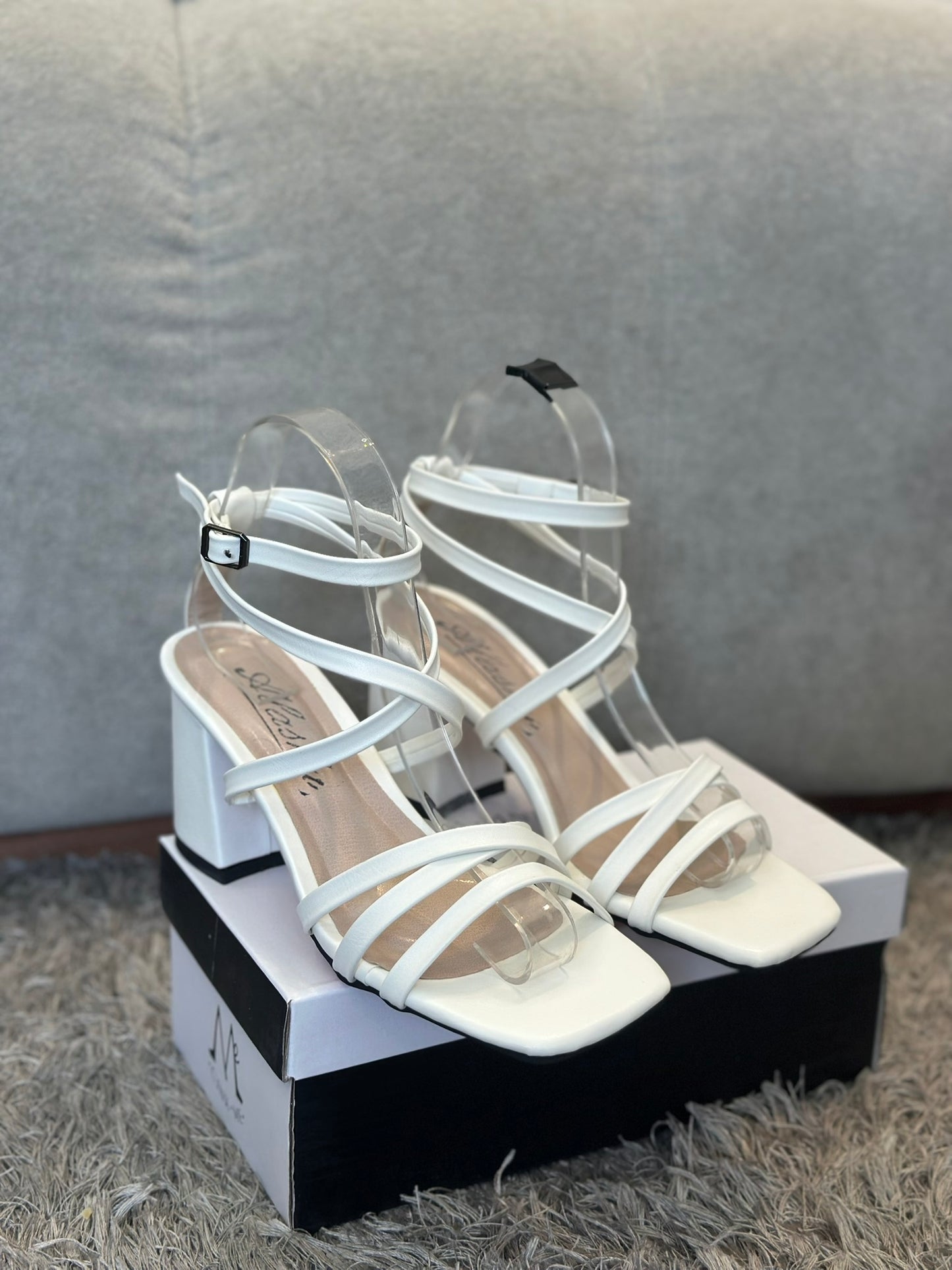 Sandales à Talon Carré – Style & Confort