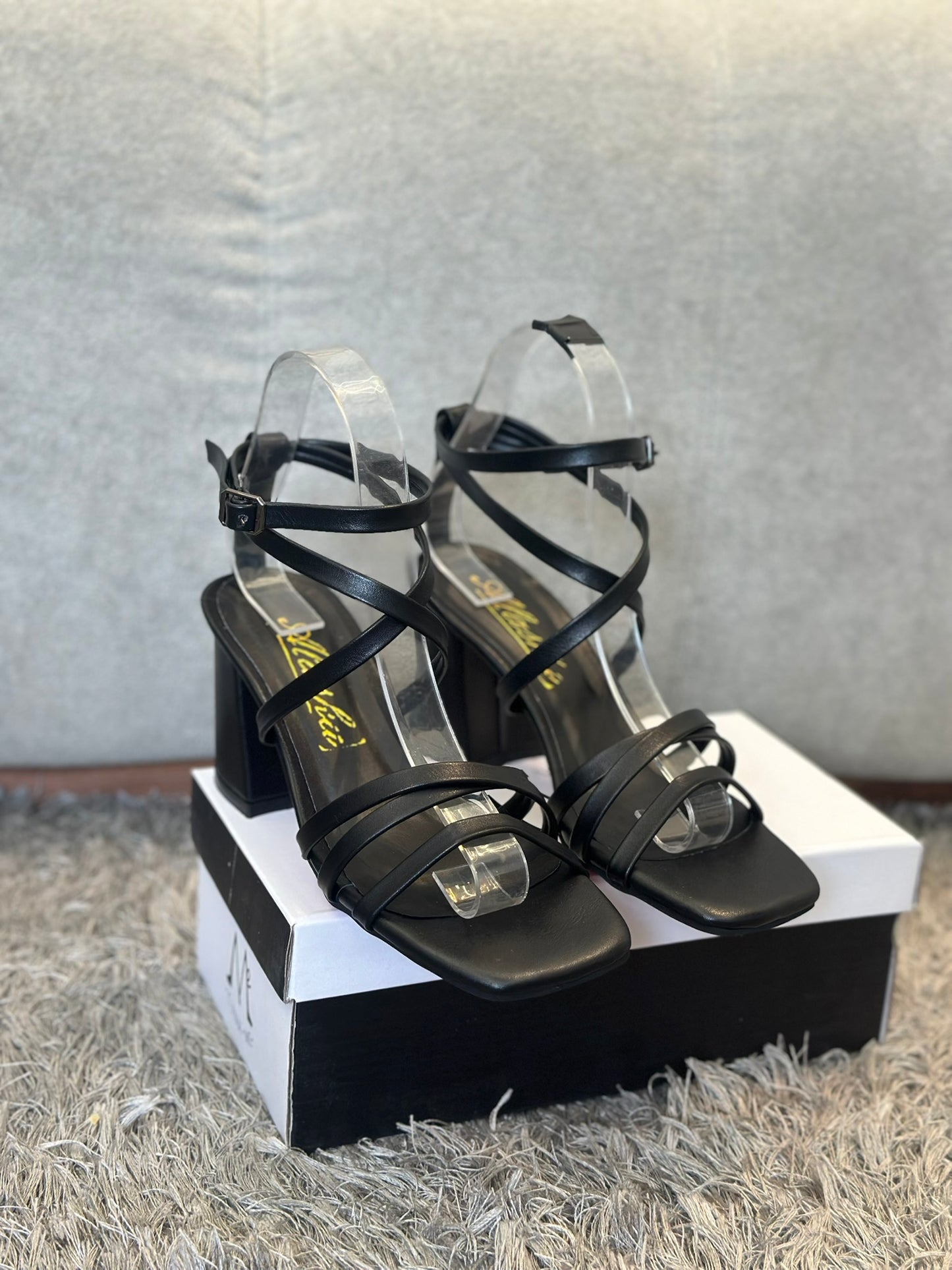 Sandales à Talon Carré – Style & Confort