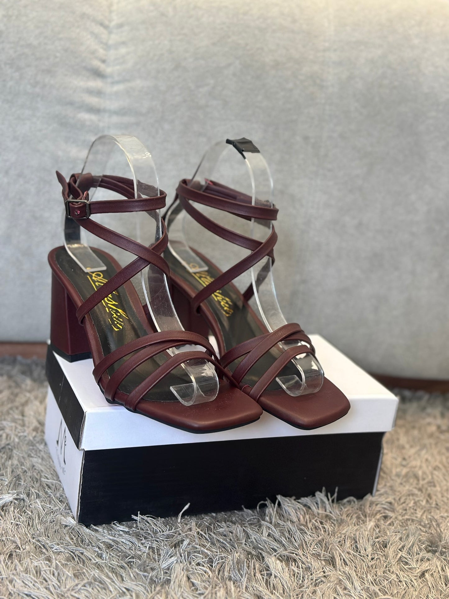 Sandales à Talon Carré – Style & Confort