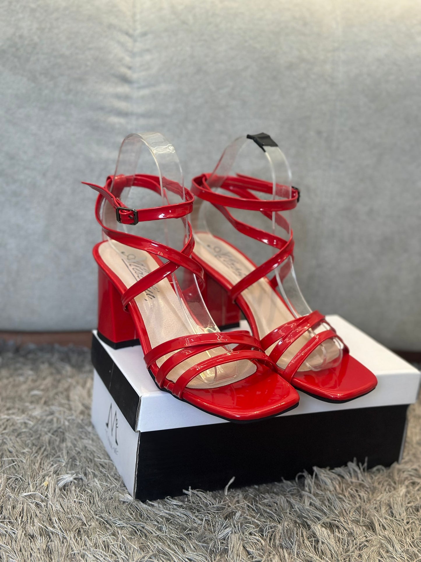 Sandales à Talon Carré – Style & Confort